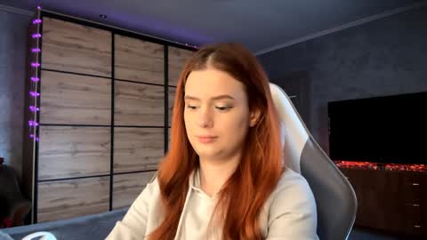 Snapshot of lucretiareisen chatting on April 10, 2026, 3:06 pm EmmaEmbers online show from April 10, 2026, 3:06 pm
