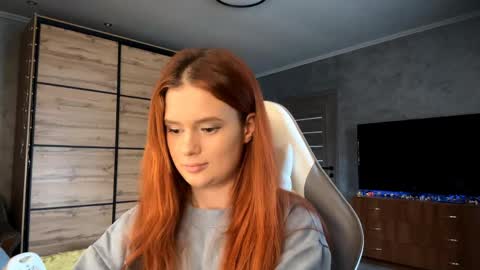 Snapshot of lucretiareisen chatting on April 16, 2026, 2:07 pm EmmaEmbers online show from April 16, 2026, 2:07 pm