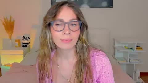 lucy__ray online show from December 8, 2024, 6:17 pm