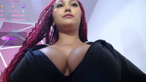 lucy_beatifull online show from April 7, 2026, 1:33 pm