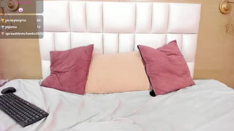 lucy_canel online show from September 25, 2025, 9:02 am