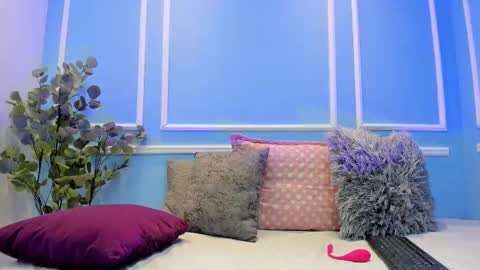 lucy_canel online show from October 4, 2025, 7:01 pm