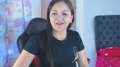 Snapshot of lucy_chanell chatting on January 19, 2025, 4:12 am lucy online show from January 19, 2025, 4:12 am