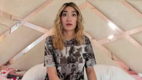 lucy_davies_ online show from May 21, 2026, 12:01 pm