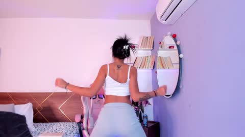 Snapshot of lucy_ferreiraa chatting on December 6, 2024, 7:32 am Your Lucy online show from December 6, 2024, 7:32 am