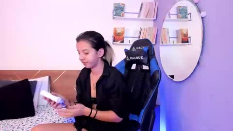 Snapshot of lucy_ferreiraa chatting on February 14, 2025, 4:37 am Your Lucy online show from February 14, 2025, 4:37 am