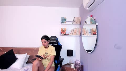 Snapshot of lucy_ferreiraa chatting on February 24, 2025, 7:00 am Your Lucy online show from February 24, 2025, 7:00 am