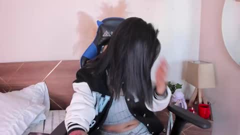 Snapshot of lucy_ferreiraa chatting on October 4, 2025, 4:43 am Your Lucy online show from October 4, 2025, 4:43 am