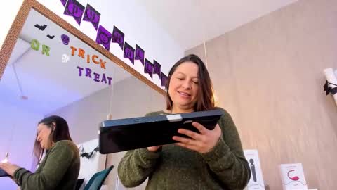 Lucy online show from October 22, 2025, 1:22 pm