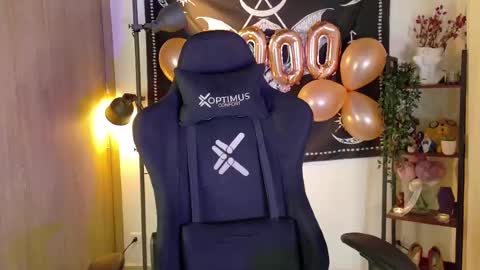 Snapshot of lucy_meoww chatting on February 14, 2025, 12:51 am lucy meoww online show from February 14, 2025, 12:51 am