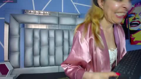  SleepyAbuela online show from September 12, 2025, 1:55 pm