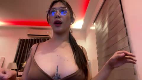 Snapshot of lucy_pearlcumxx chatting on January 2, 2025, 6:34 pm Aliana online show from January 2, 2025, 6:34 pm