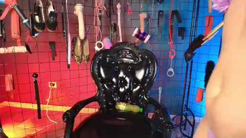 Lucy and slave maddy online show from December 18, 2025, 8:59 pm