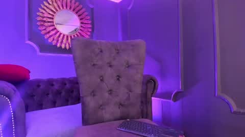 Snapshot of lucy_williiams chatting on December 4, 2024, 9:57 pm Lucy  online show from December 4, 2024, 9:57 pm