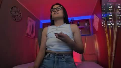 Snapshot of lucy_williiams chatting on October 17, 2025, 11:24 am Lucy  online show from October 17, 2025, 11:24 am