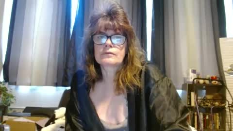 lucylling online show from February 25, 2025, 3:05 pm