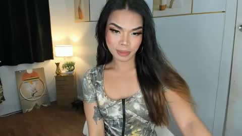 lucyvane online show from July 2, 2026, 4:57 pm