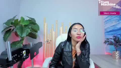 Lucy Liiu online show from September 18, 2025, 1:02 pm