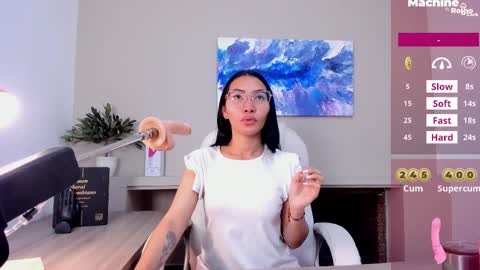 Lucy Liiu online show from November 21, 2025, 1:21 pm