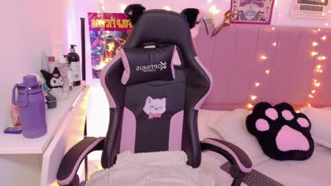 LUCYY FROM HOME  online show from April 11, 2026, 3:33 am