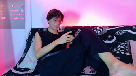 Snapshot of lui_x_dust chatting on February 24, 2026, 4:32 am Lui online show from February 24, 2026, 4:32 am