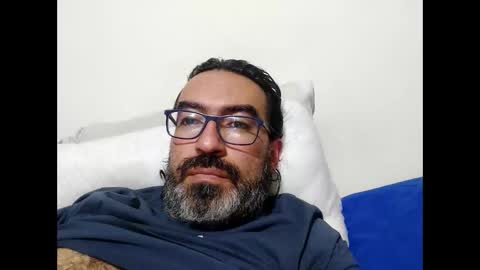 Snapshot of luis2988z chatting on May 14, 2026, 1:23 am Hairyman online show from May 14, 2026, 1:23 am
