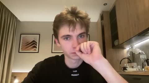 Luis online show from November 18, 2025, 10:25 pm