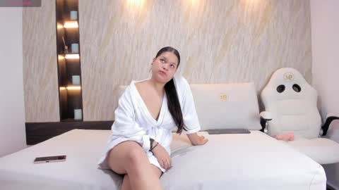 Luisa  online show from April 7, 2026, 1:55 pm