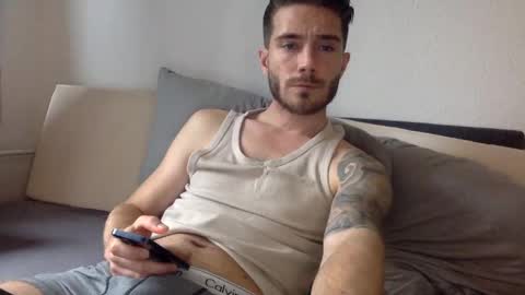 Snapshot of luisbadx chatting on January 9, 2025, 11:14 am Luis Badx online show from January 9, 2025, 11:14 am