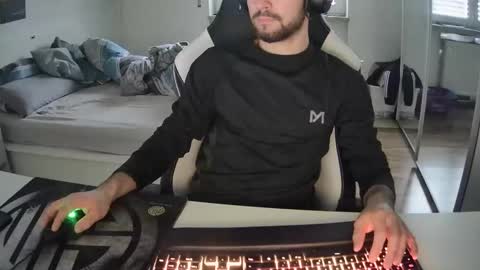 lukasschoetz online show from December 28, 2024, 12:45 pm