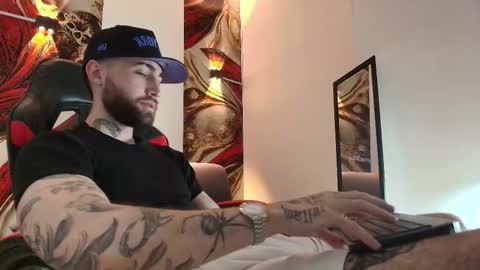 LUKE online show from December 19, 2025, 1:07 pm