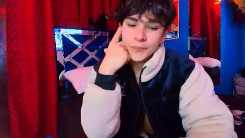 Snapshot of luke_howland chatting on June 25, 2026, 5:45 am Luke online show from June 25, 2026, 5:45 am