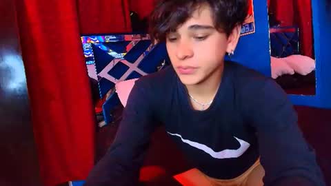 Snapshot of luke_howland chatting on July 2, 2026, 3:23 am Luke online show from July 2, 2026, 3:23 am