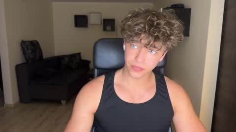 Snapshot of lukedesirable chatting on May 26, 2026, 9:44 pm lukedesirable online show from May 26, 2026, 9:44 pm