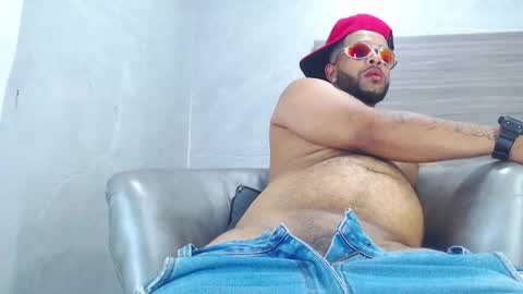 Snapshot of lukke_smitt chatting on November 12, 2025, 7:35 pm ------LUKE ... online show from November 12, 2025, 7:35 pm