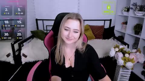 Snapshot of lulu___moon chatting on October 3, 2025, 6:10 am Lily online show from October 3, 2025, 6:10 am