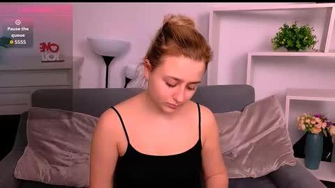 Lily online show from February 17, 2026, 9:43 pm