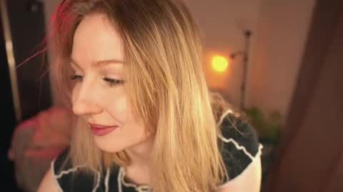 lulu_lovett online show from January 28, 2025, 10:02 am