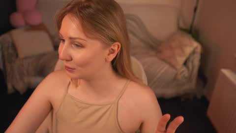 lulu_lovett online show from February 19, 2025, 1:39 pm