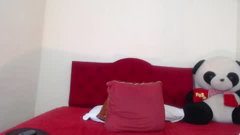 Snapshot of luluu_08 chatting on January 21, 2025, 9:36 pm LULU online show from January 21, 2025, 9:36 pm