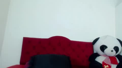 Snapshot of luluu_08 chatting on February 5, 2025, 6:37 pm LULU online show from February 5, 2025, 6:37 pm