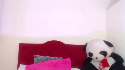 Snapshot of luluu_08 chatting on February 20, 2025, 5:40 pm LULU online show from February 20, 2025, 5:40 pm