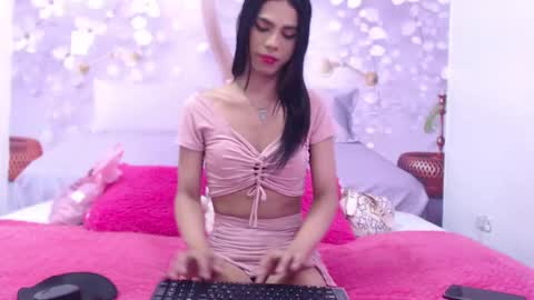 Snapshot of luluu_08 chatting on October 4, 2025, 7:56 pm LULU online show from October 4, 2025, 7:56 pm