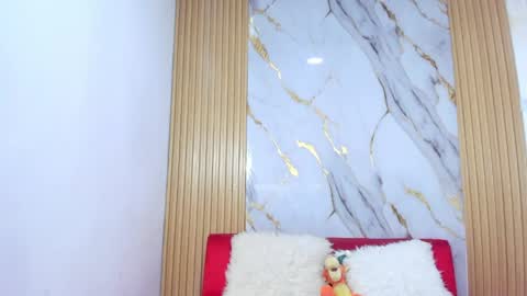 LULU online show from April 17, 2026, 3:26 pm