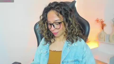 luluuberry online show from December 2, 2025, 4:46 pm