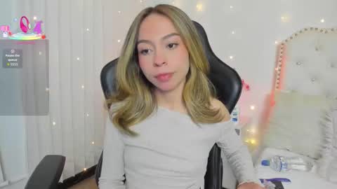 Snapshot of luluuberry chatting on February 3, 2026, 11:32 pm luluuberry online show from February 3, 2026, 11:32 pm