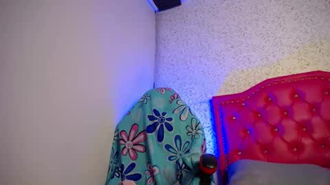 Snapshot of luly_blue chatting on March 17, 2026, 4:06 am Luly online show from March 17, 2026, 4:06 am