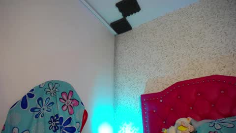 Snapshot of luly_blue chatting on April 15, 2026, 4:08 am Luly online show from April 15, 2026, 4:08 am