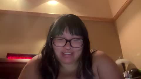 Snapshot of luna282913 chatting on November 16, 2025, 1:33 am Hillary online show from November 16, 2025, 1:33 am