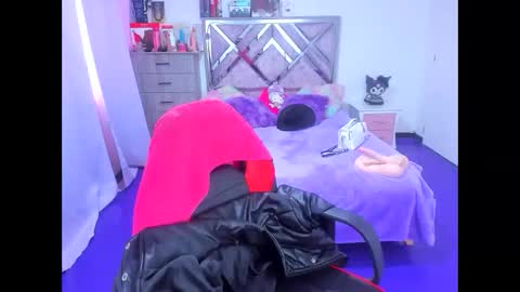 luna_analya online show from January 17, 2026, 1:49 pm